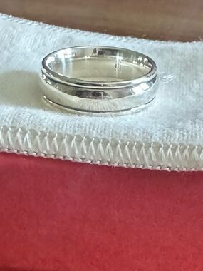 James Avery Eternal Wedding Band Size 8